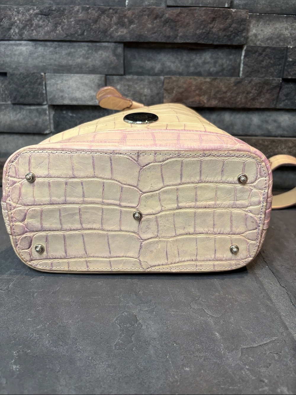 Dooney & Bourke Cream and Lilac Ombré Croc-Embossed Bucket Bag USA Vintage - Picture 10 of 13